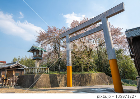 三重県　亀山市　関宿　東の追分　宿場町の町並み 135971227
