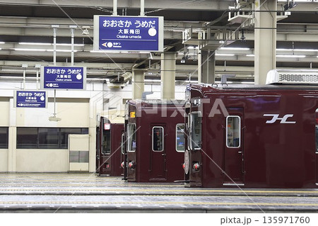 【阪急】9300系と5100系と6000系（京都線・宝塚線：大阪梅田駅） 135971760