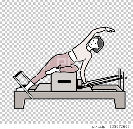 一位身穿粉紅色衣服、留著波波頭的女子正在用普拉提器材拉伸側腰。 135972695