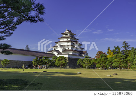 会津　鶴ヶ城　若松城　天守閣と天守続櫓　福島県会津若松市 135973066