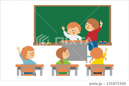 学級会　教室で授業を受ける生徒たち 135973309