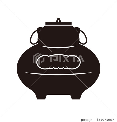 茶道具　シンプルな茶釜　モノクロ 135973607