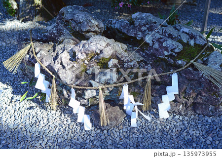 猿田彦神社境内のたから石 135973955