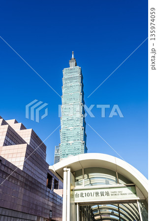 View of the Taipei 101 skyscraper behind the MRT station entrance in Xinyi Financial District, Taipei, Taiwan. 135974059