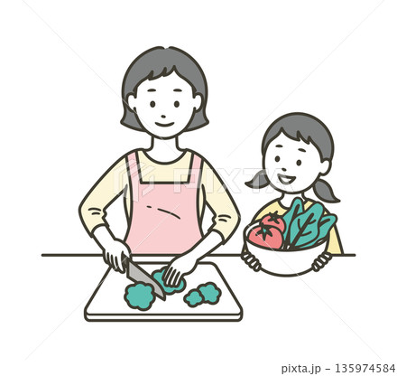 野菜を切るお母さんと手伝いをする女の子の上半身イラスト 135974584