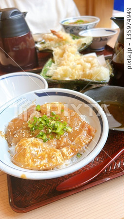 金目鯛の胡麻漬丼 135974949