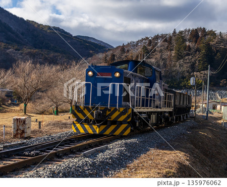 青が印象的な岩手開発鉄道 135976062