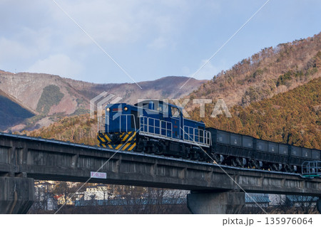 青が印象的な岩手開発鉄道 135976064