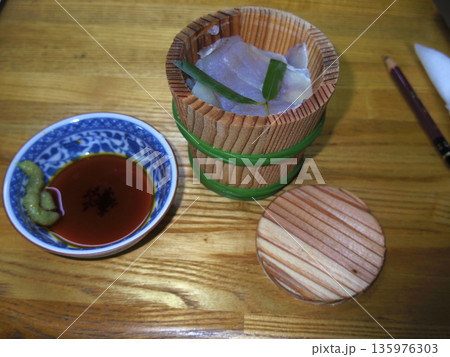 作業の合間の休息に小鯛の笹漬け 作業の合間の休息に小鯛の笹漬け 135976303
