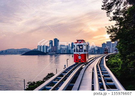 釜山 カプセル列車 チョンサ浦 夕焼け 釜山 カプセル列車 チョンサ浦 夕焼け 135976607
