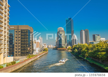 大阪市　天満橋周辺の街並み 135978838