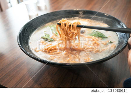 ヌードル 拉麺 麺 135980614