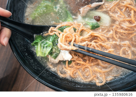 ヌードル 拉麺 麺 135980616