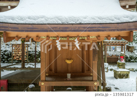 京都 貴船神社奥宮 雪の中の末社鈴市社 京都 貴船神社奥宮 雪の中の末社鈴市社 135981317