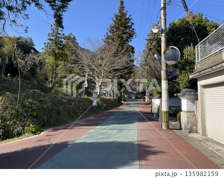 福岡市西区「飯盛神社」流鏑馬がおこなわれる道 135982159