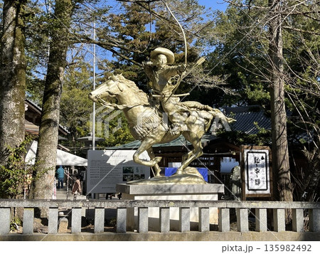 福岡市西区「飯盛神社」流鏑馬像 福岡市西区「飯盛神社」流鏑馬像 135982492