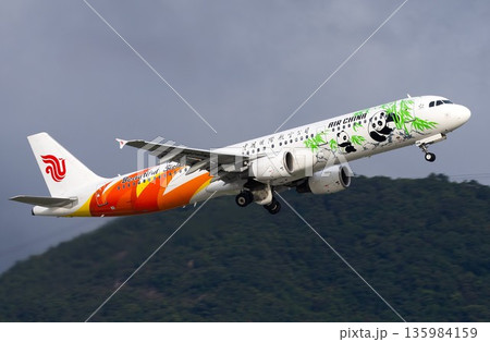 チャイナエアラインズA320離陸 135984159