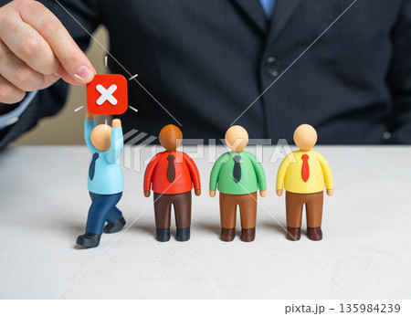 Employee dismissal. Staff reduction. One of the candidates drops out. Workers' rights. Downsizing process, legal compliance and social impact. Employment protection, fairness concerns 135984239