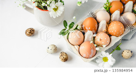 A delicate Easter background with hand-painted eggs 135984954