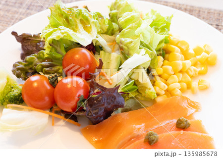 おいしい生野菜サラダ おいしい生野菜サラダ 135985678