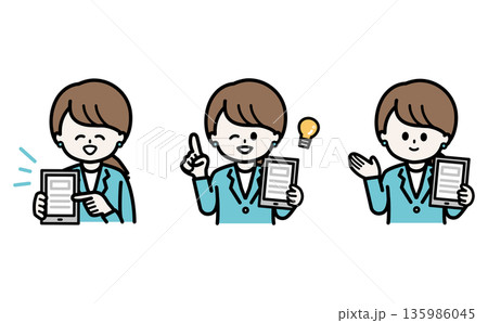 SaaS導入や最新のクラウドツールを解説する女性の3ポーズセット。モダンなテック系企業・ITサービス 135986045