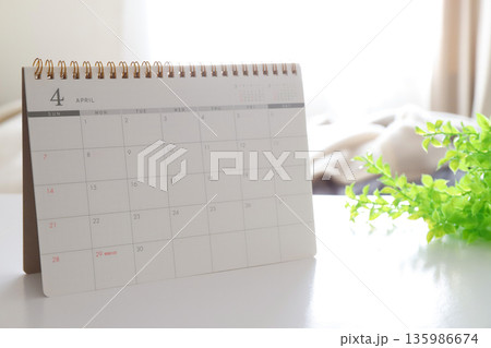 4月のカレンダー 新生活イメージ 4月のカレンダー 新生活イメージ 135986674