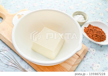 ボウルに入れた充填豆腐 ボウルに入れた充填豆腐 135987228