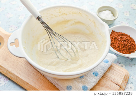 混ぜて滑らかにした豆腐 135987229