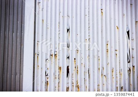 目隠しフェンスの塗装剥がれ 135987441