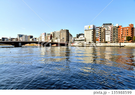 吾妻橋(西)周辺/隅田川を上流より望む(東京都台東区)【2026.1】 吾妻橋(西)周辺/隅田川を上流より望む(東京都台東区)【2026.1】 135988599