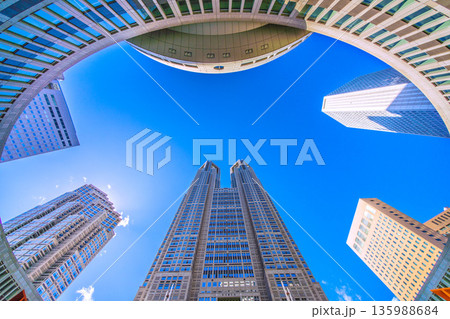 日本の東京都市景観 東京都庁や摩天楼などを望む…新時代へ、希望の光…=令和8年1月25日 日本の東京都市景観 東京都庁や摩天楼などを望む…新時代へ、希望の光…=令和8年1月25日 135988684