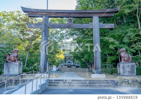 岡山縣護國神社 鳥居(旧名称:操山神社)明治維新以降に英霊を祀る神社(操山の緑に囲まれた静かな場所) 岡山縣護國神社 鳥居(旧名称:操山神社)明治維新以降に英霊を祀る神社(操山の緑に囲まれた静かな場所) 135988819