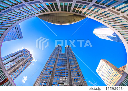 日本の東京都市景観 東京都庁やオフィス街などを望む…新時代へ、希望の光…=令和8年1月25日 日本の東京都市景観 東京都庁やオフィス街などを望む…新時代へ、希望の光…=令和8年1月25日 135989484