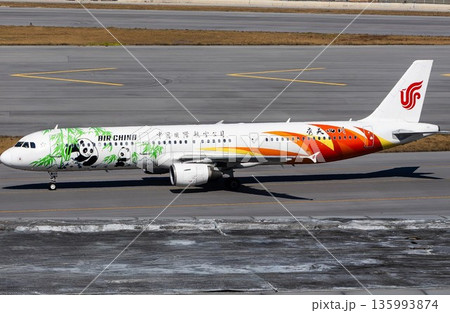 エアーチャイナ離陸準備完了 エアーチャイナ離陸準備完了 135993874