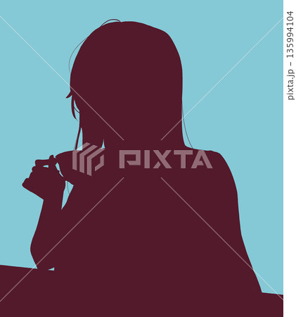 アンニュイな女性 ティーカップ 羽織 シルエット アンニュイな女性 ティーカップ 羽織 シルエット 135994104