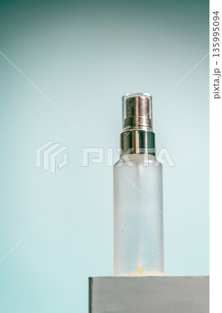 Facial serum spray bottle Facial serum spray bottle 135995094