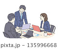 ノートパソコンで会議をする3人の男女のビジネスマン 135996668