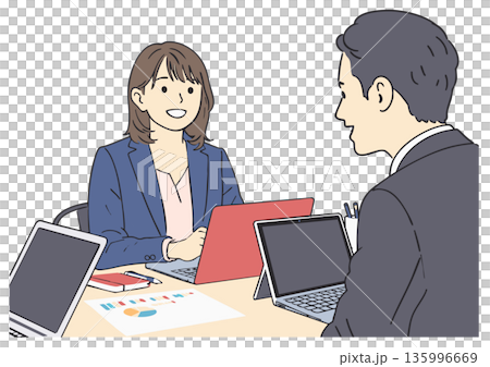 ノートパソコンで会議をする2人の男女のビジネスマン ノートパソコンで会議をする2人の男女のビジネスマン 135996669