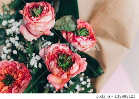 Beautiful bouquet of pink rose flowers. Close-up. 135998123