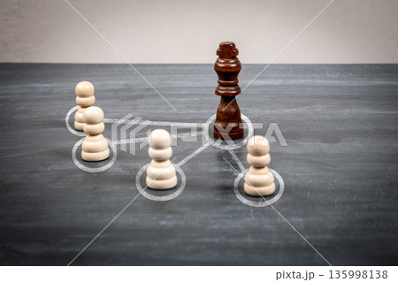 Central Leader Connecting Team Members Concept Central Leader Connecting Team Members Concept 135998138