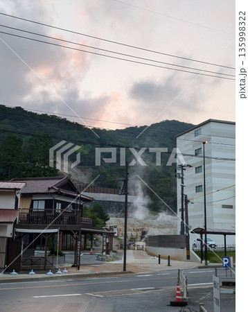雲仙温泉街の風景 雲仙温泉街の風景 135998322