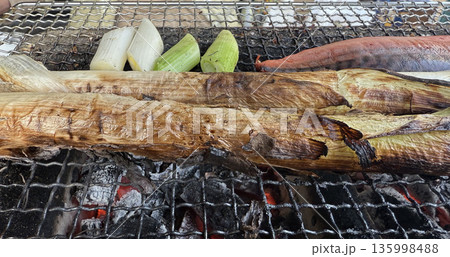 日本料理　七輪で炭焼き 網焼きバーベキューねぎ焼き 135998488