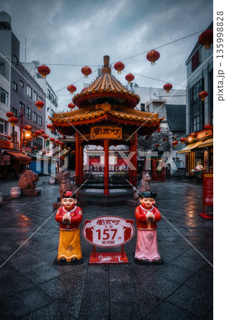 朝の南京町 135998828