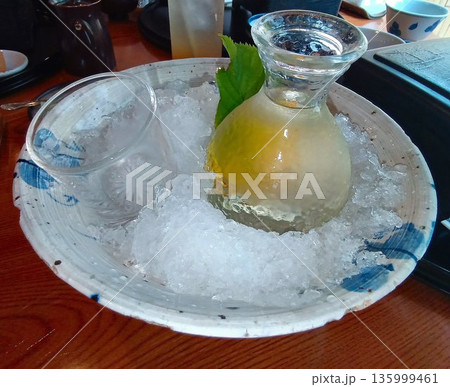 鰻の蒲焼を待つ間に頂く…『冷酒』 135999461