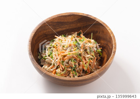 和えサラダ　（切干大根　ツナ　豆苗　にんじん）　 135999643