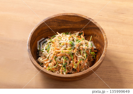 和えサラダ (切干大根 ツナ 豆苗 にんじん) 和えサラダ (切干大根 ツナ 豆苗 にんじん) 135999649