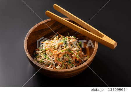 和えサラダ (切干大根 ツナ 豆苗 にんじん) 和えサラダ (切干大根 ツナ 豆苗 にんじん) 135999654