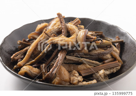 わらび 椎茸 油揚げ 煮物 わらび 椎茸 油揚げ 煮物 135999775