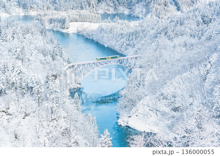 只見線　銀世界の第一只見川橋梁 136000055
