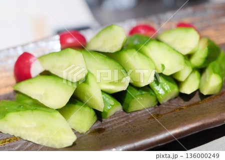 きゅうりの浅漬け 小鉢副菜のクローズアップ 136000249